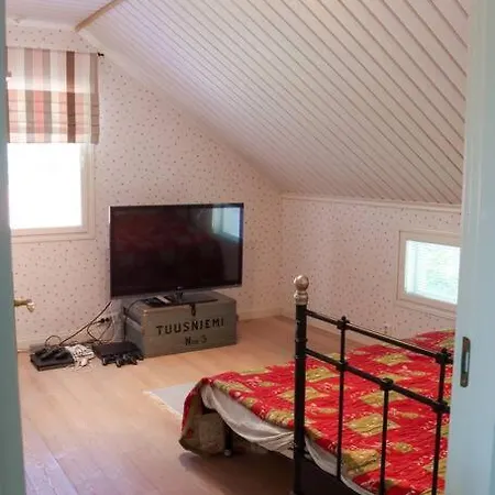 Dazzling And Spacious Huvikumpu By The Villa *