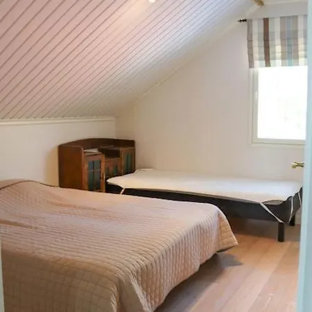 Villa Dazzling And Spacious Huvikumpu By The *