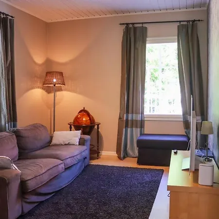 Dazzling And Spacious Huvikumpu By The