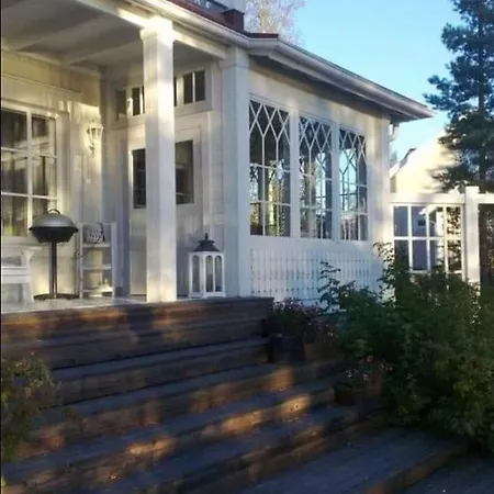 Villa Dazzling And Spacious Huvikumpu By The