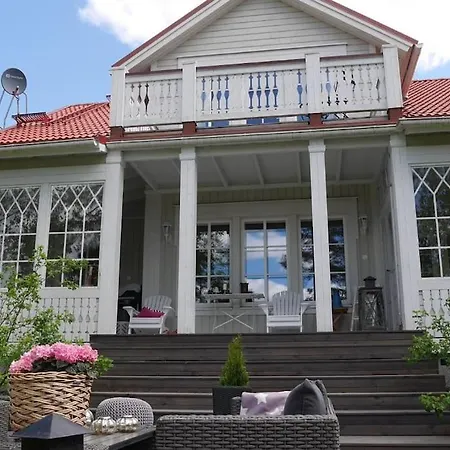 Dazzling And Spacious Huvikumpu By The Villa *