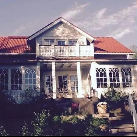 Dazzling And Spacious Huvikumpu By The